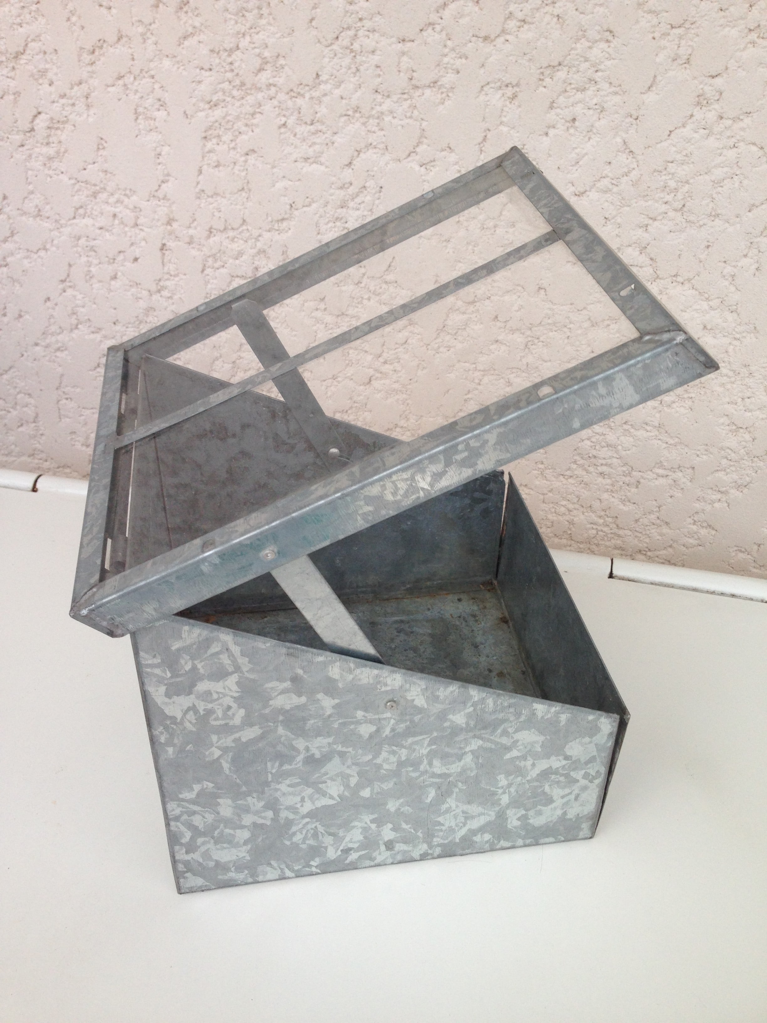 Mini serre en zinc 20 x 20&nbspcm hauteur maxi 19&nbspcm