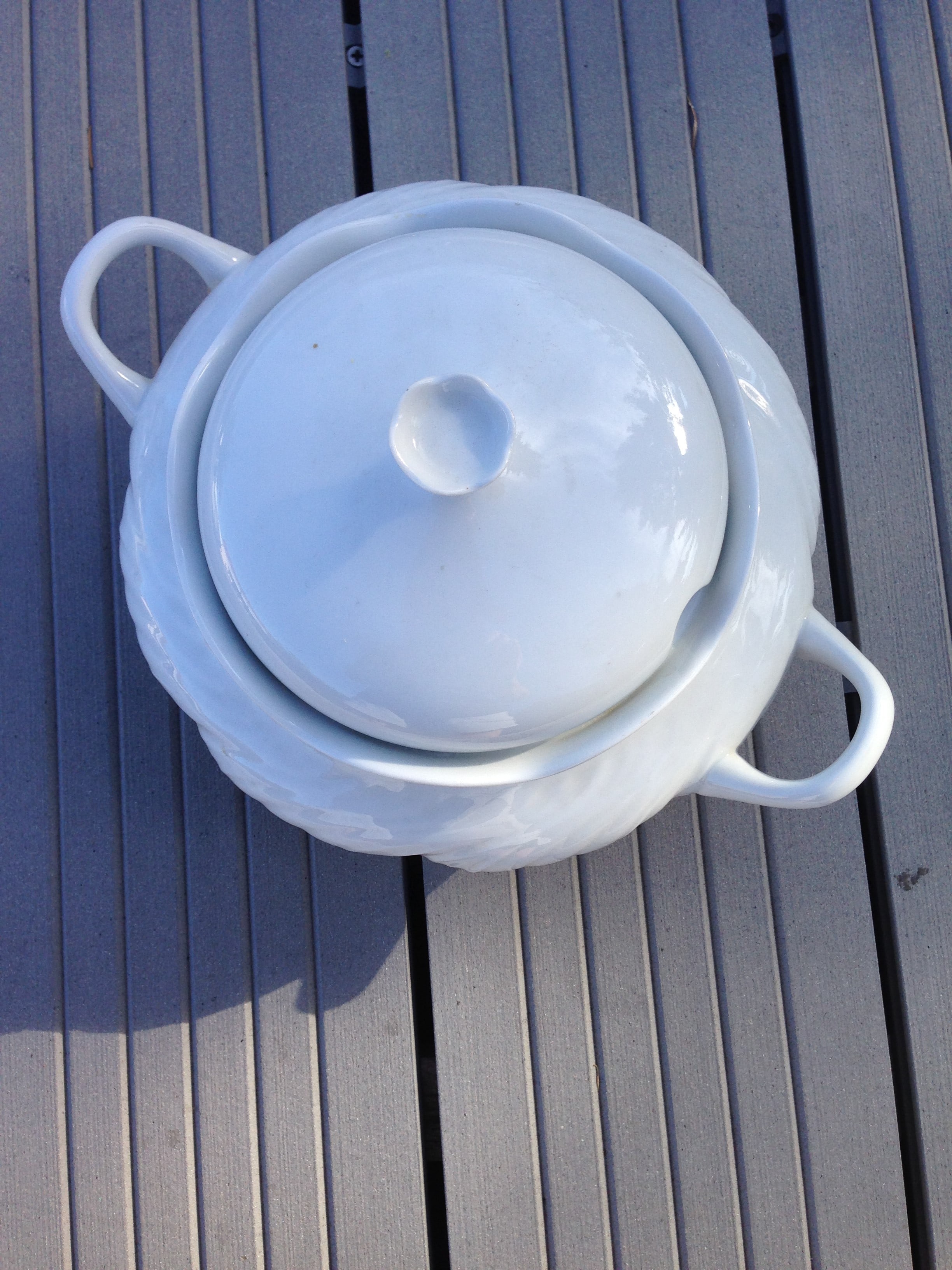 Soupière vintage blanche