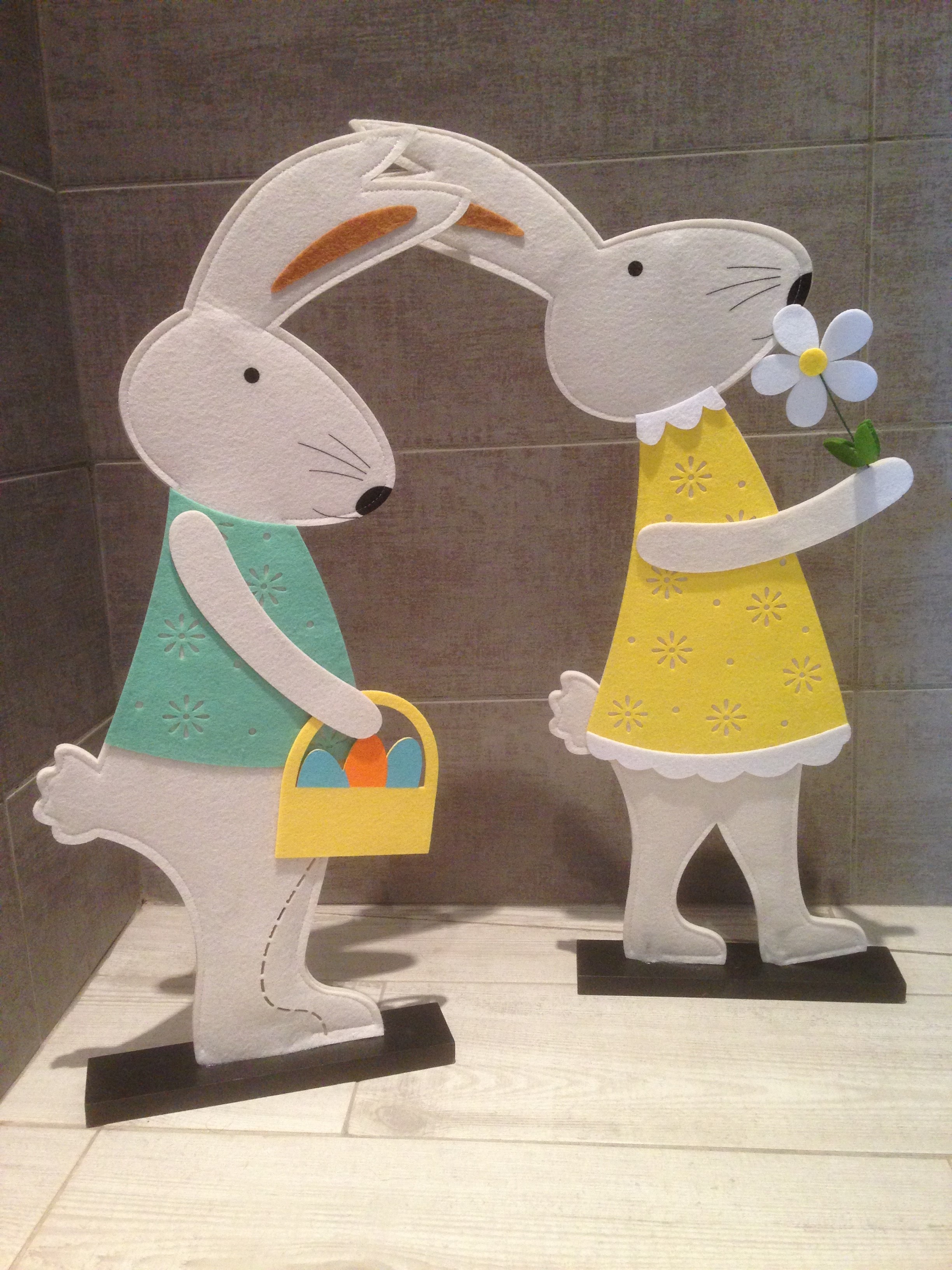 Figurines lapins en feutrine 60&nbspcm de haut