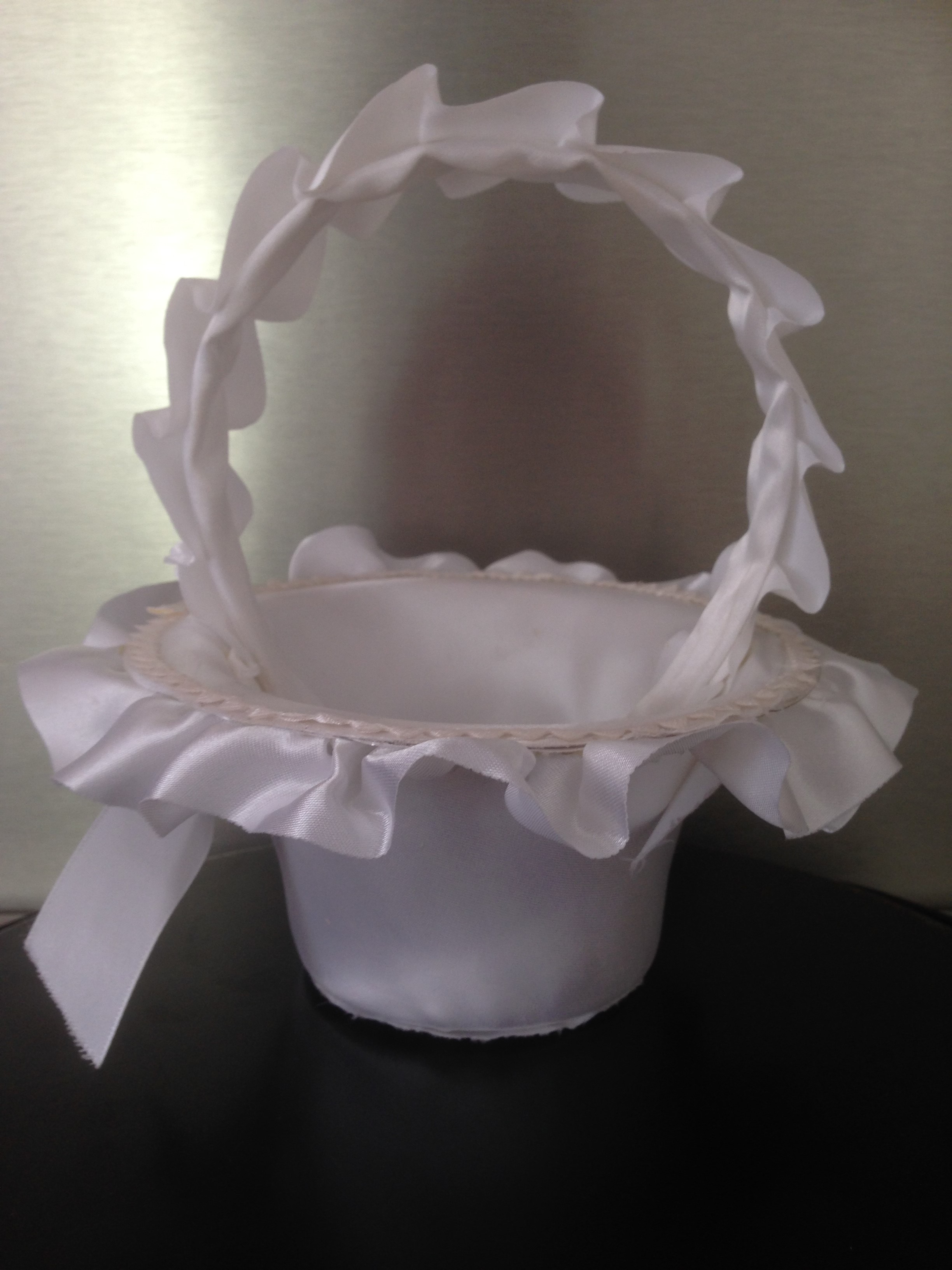 Panier blanc pour pétales