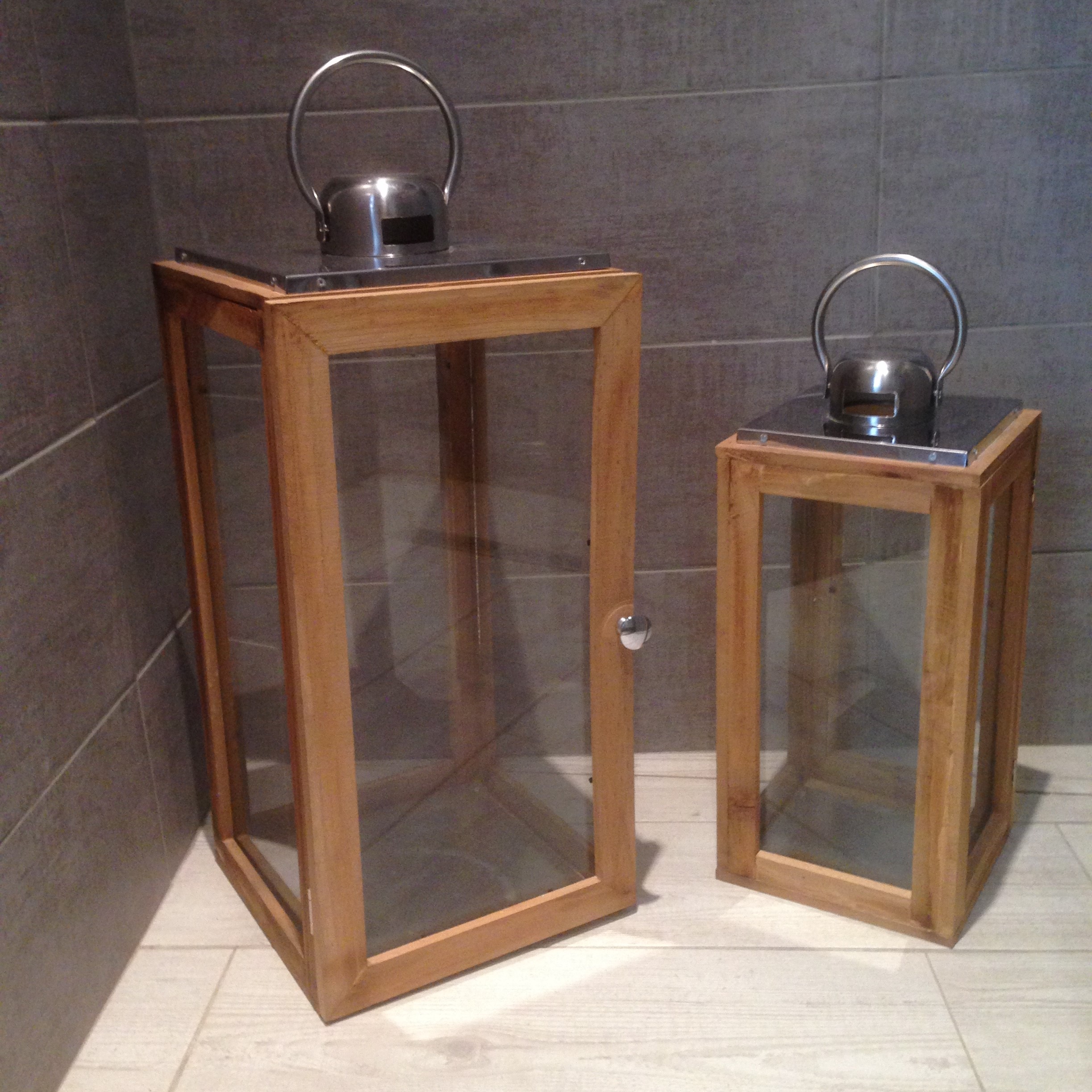 Grande et moyenne lanternes en bois