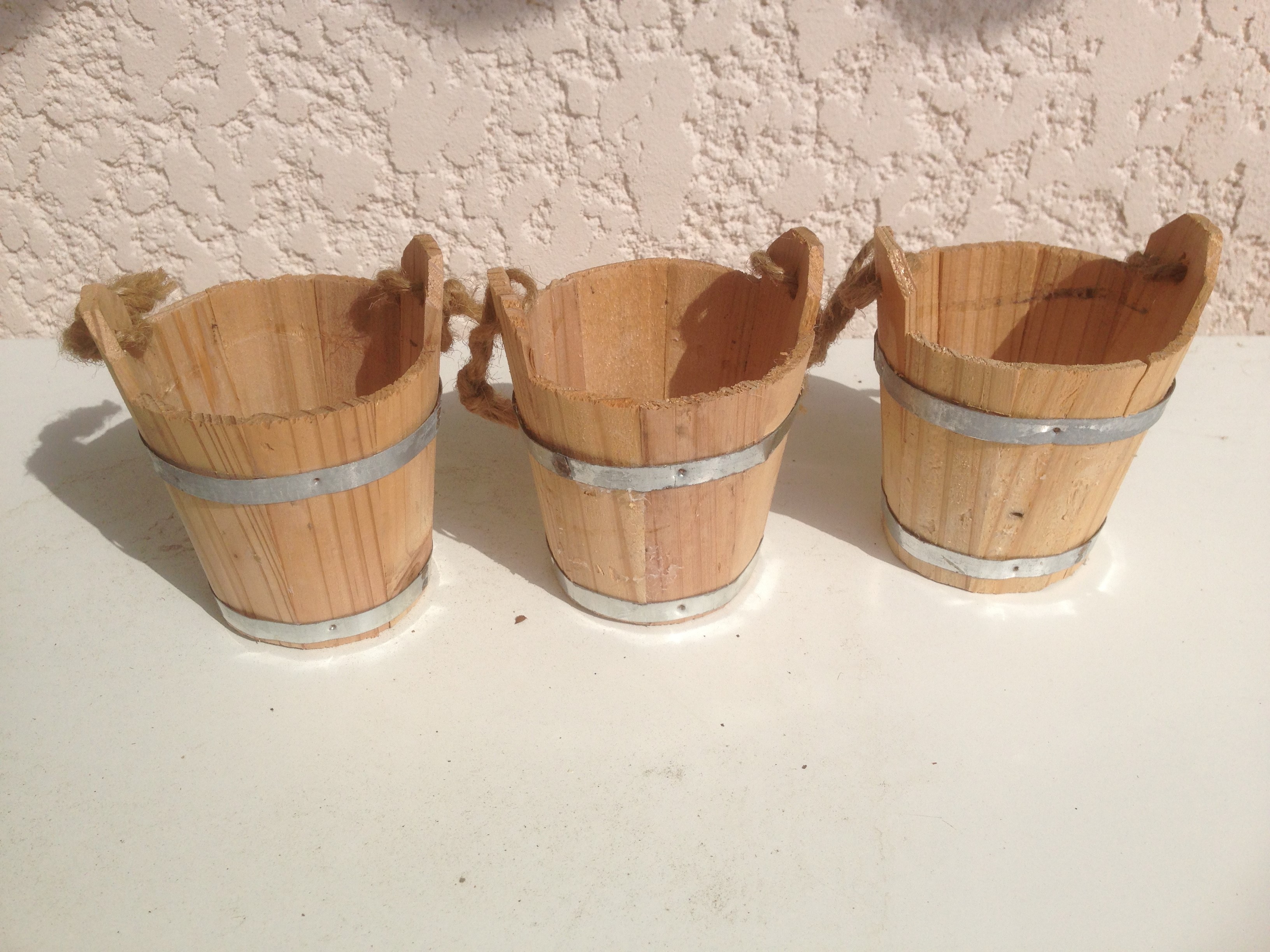 Petits seaux en bois