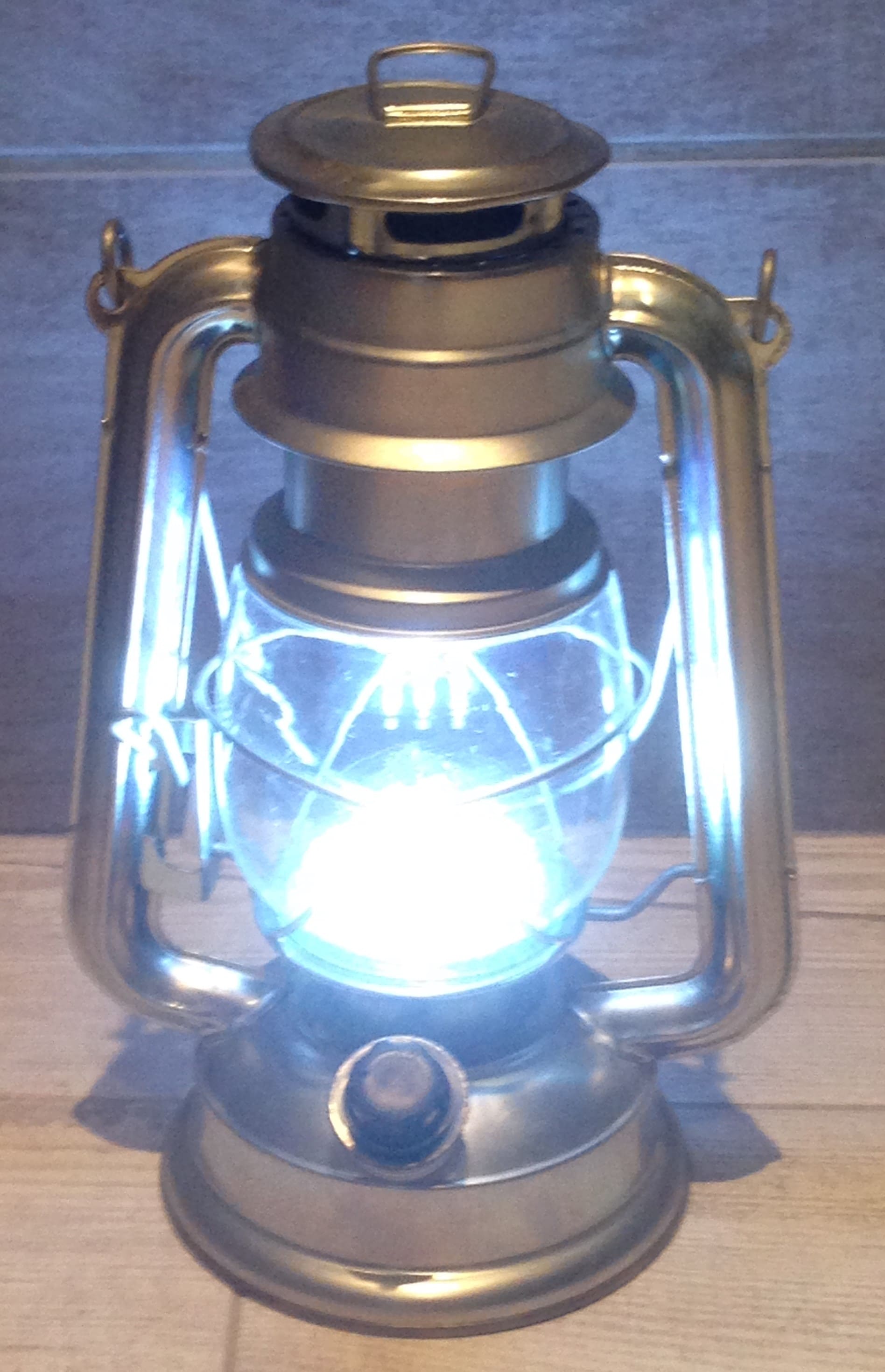 Lampe tempête argentée à leds