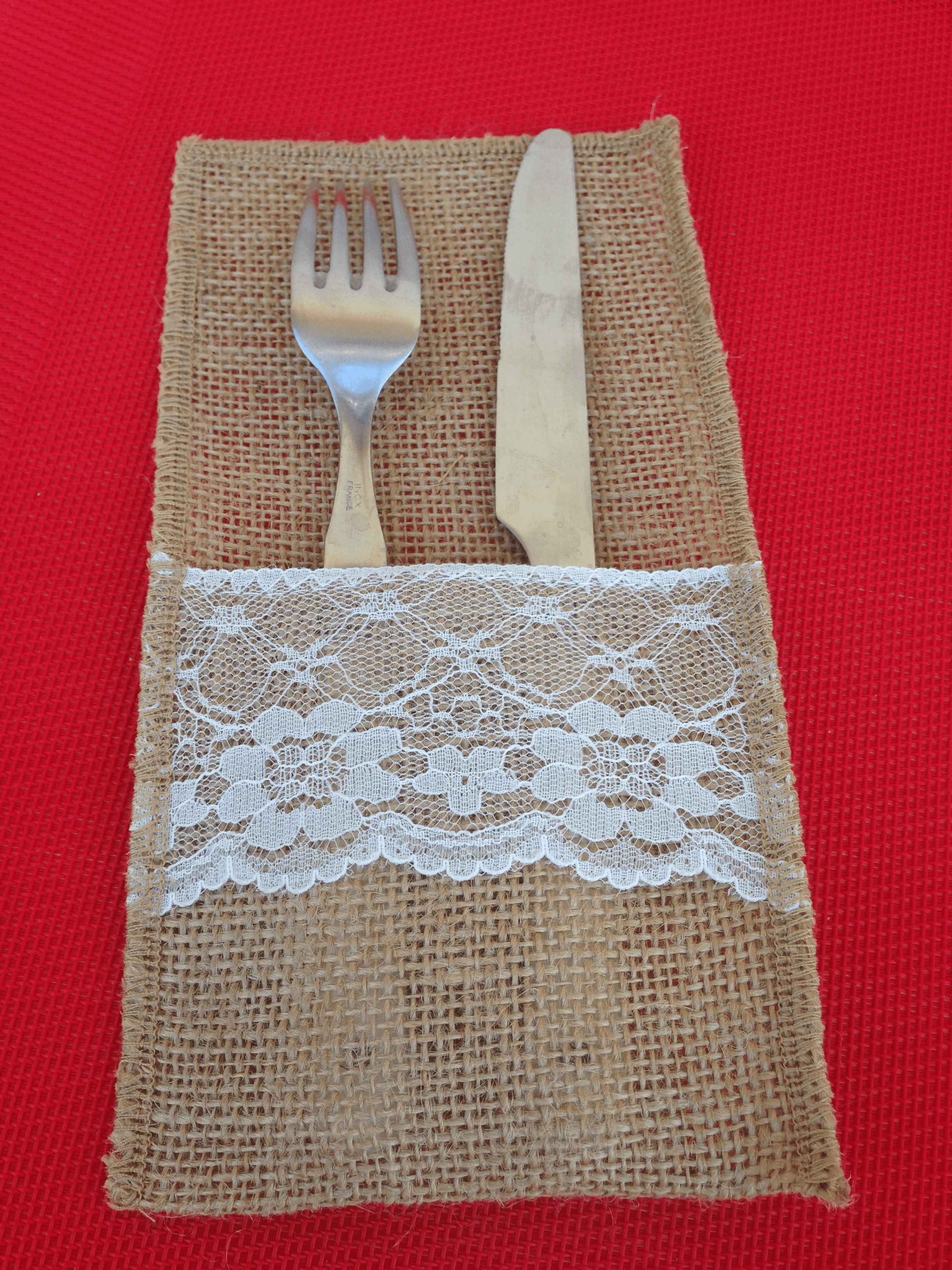 Range couverts toile de jute et dentelle