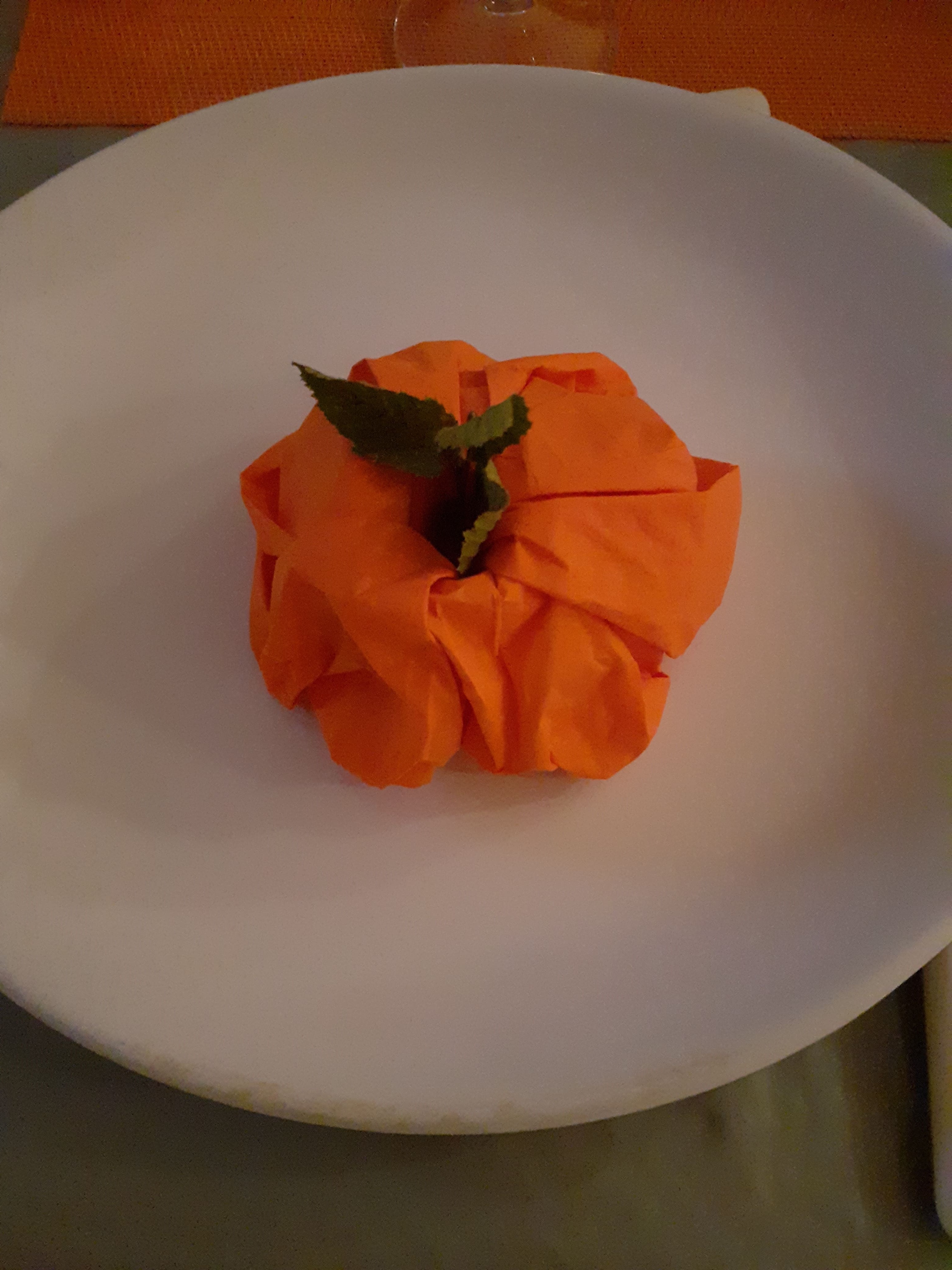 Pliage serviette en citrouille